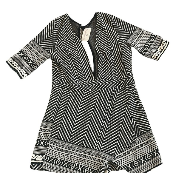 Windsor Black and White Patterned Romper. Size L. NWT. - Picture 6 of 9